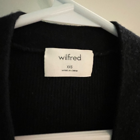 Elegant Black Button-Up Dress - Picture 2 of 3